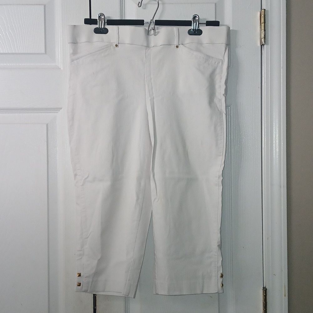Briggs  casual classy white cropped pull-on  pants  capris Sz 14P EUC